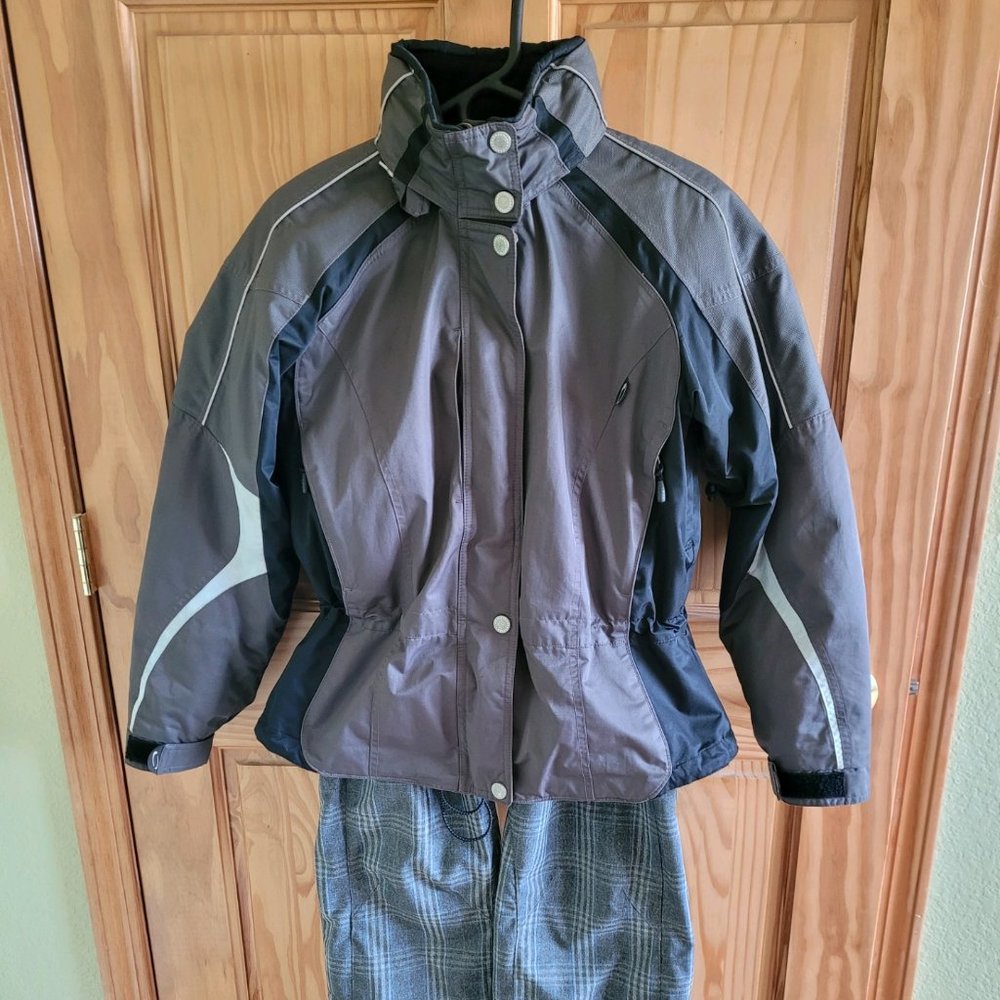 Obermeyer Ski / Snowboard Outfit - Size M